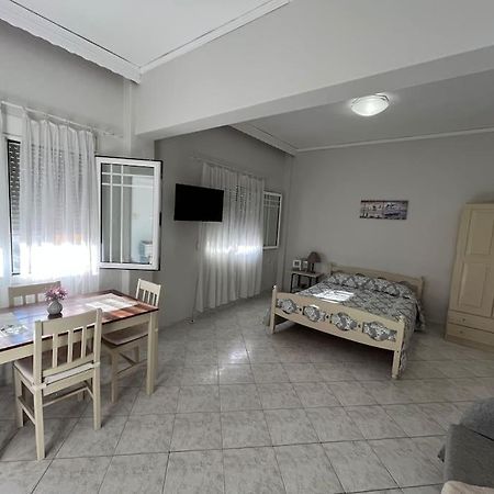 Studio Apartment In Nea Karvali Ngoại thất bức ảnh